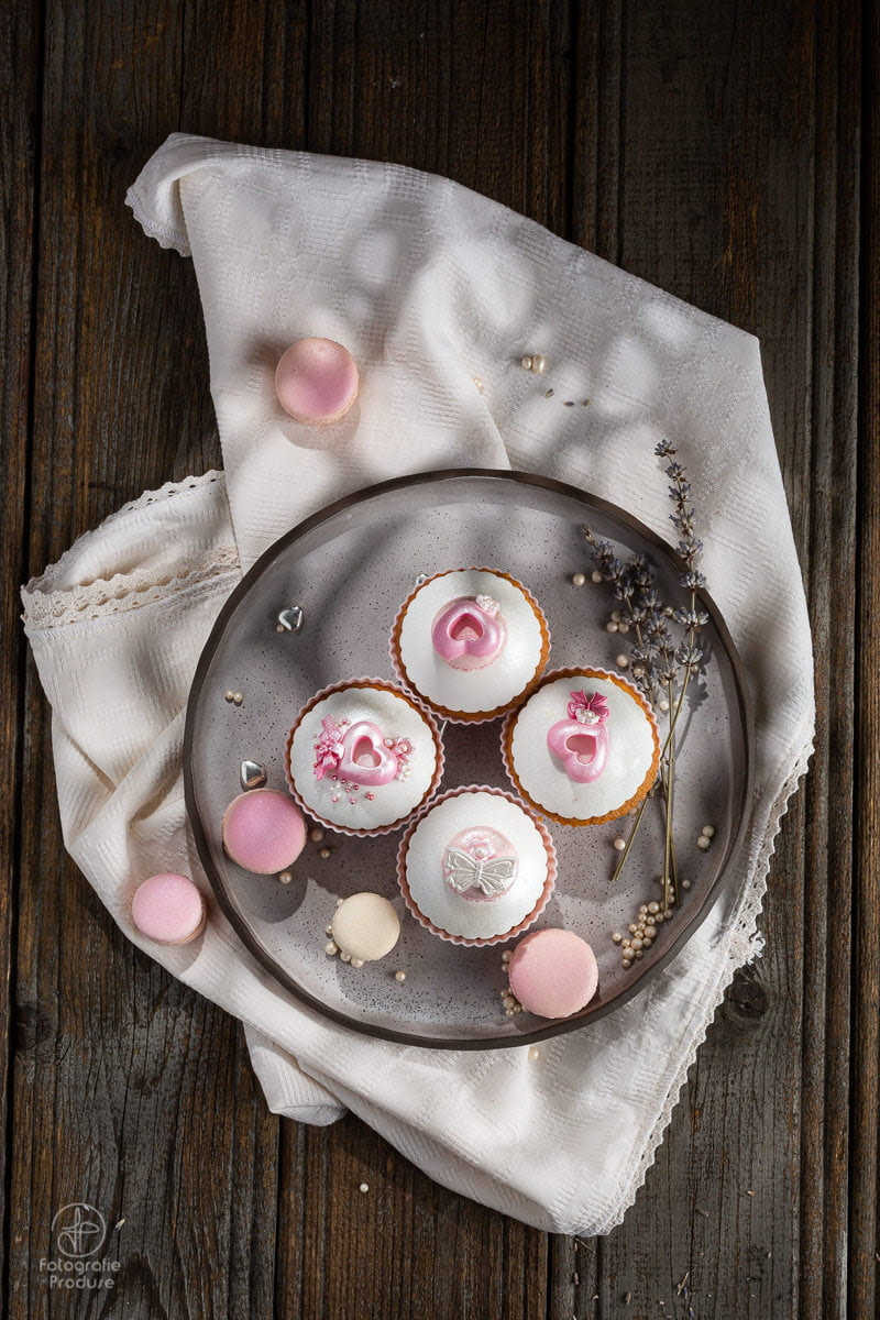 Briose si macarons