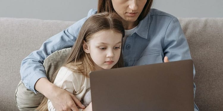 Ce trebuie sa stii despre siguranta copiilor in mediul online